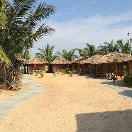 Blue Corner Beach Huts & Restaurant Benaulim Esterno foto