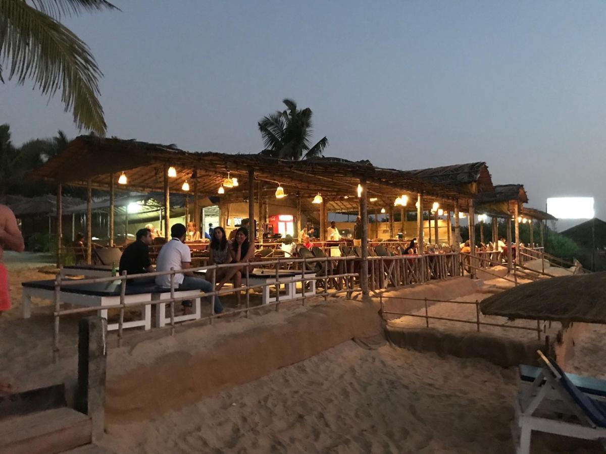 Blue Corner Beach Huts & Restaurant Benaulim Esterno foto