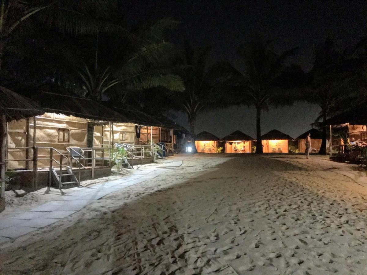 Blue Corner Beach Huts & Restaurant Benaulim Esterno foto